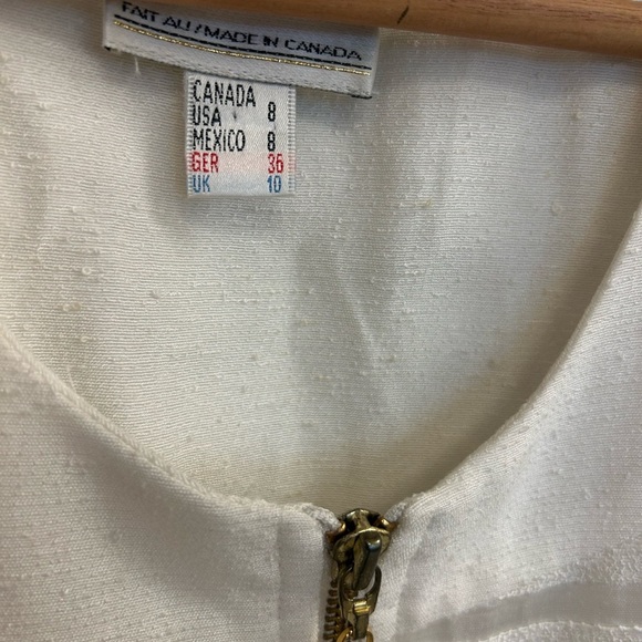 Joseph Ribkoff vintage size 8 White and Gold Cropped Blazer w horse bite clasps - Picture 6 of 15